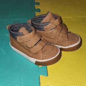 Old Navy Brown Kids Shoes, Size 6, Like New